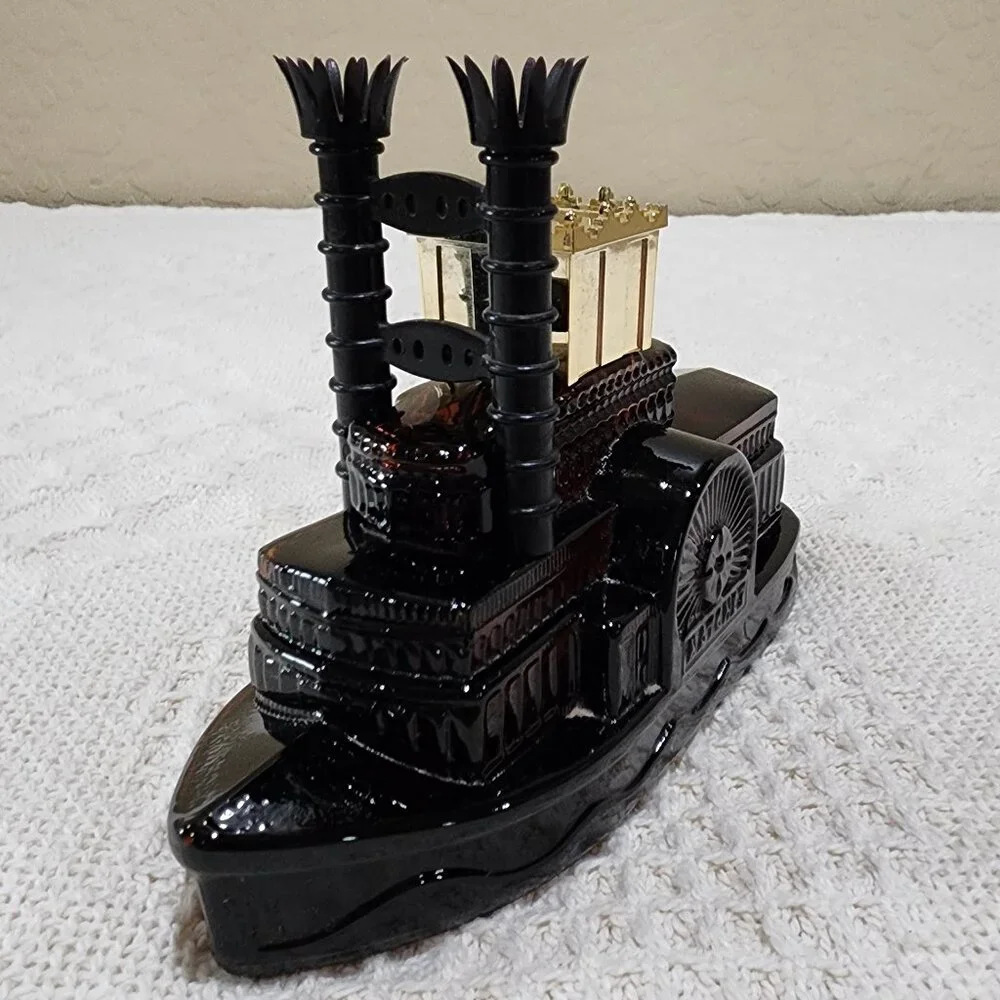 Vintage Avon NACHEZ RIVERBOAT STEAMSHIP Black Glass Bottle Wild Country Full
